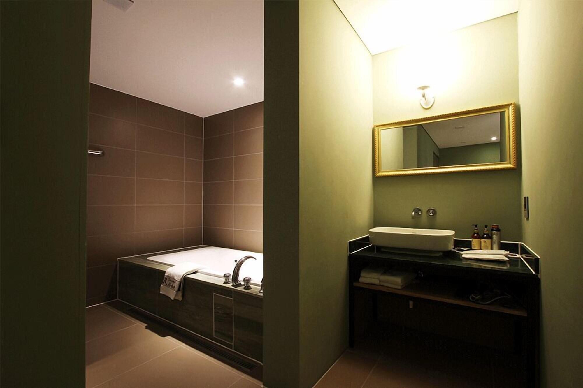 Sr Design Hotel Йонгин Экстерьер фото